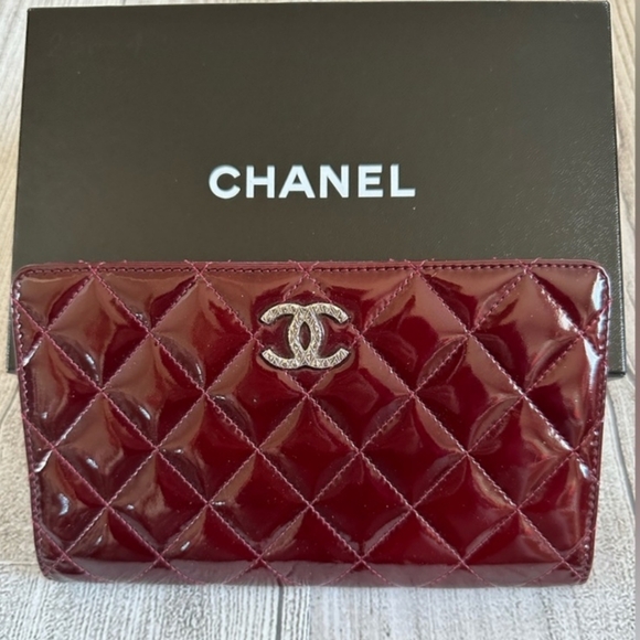 Chanel Rare Burgundy Yen Wallet - Vintage Patent Leather EUC - Picture 2 of 13